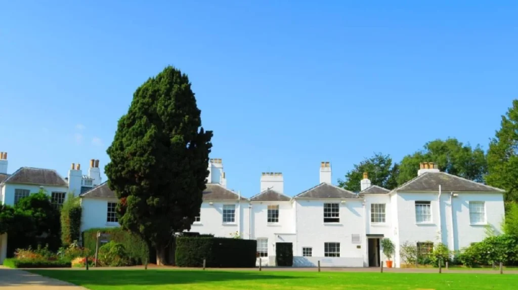 Why Choose Serviced Apartments West London For Your Next Stay?