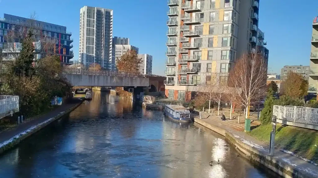 How does the Grand Union Canal towpath work for walking and cycling?