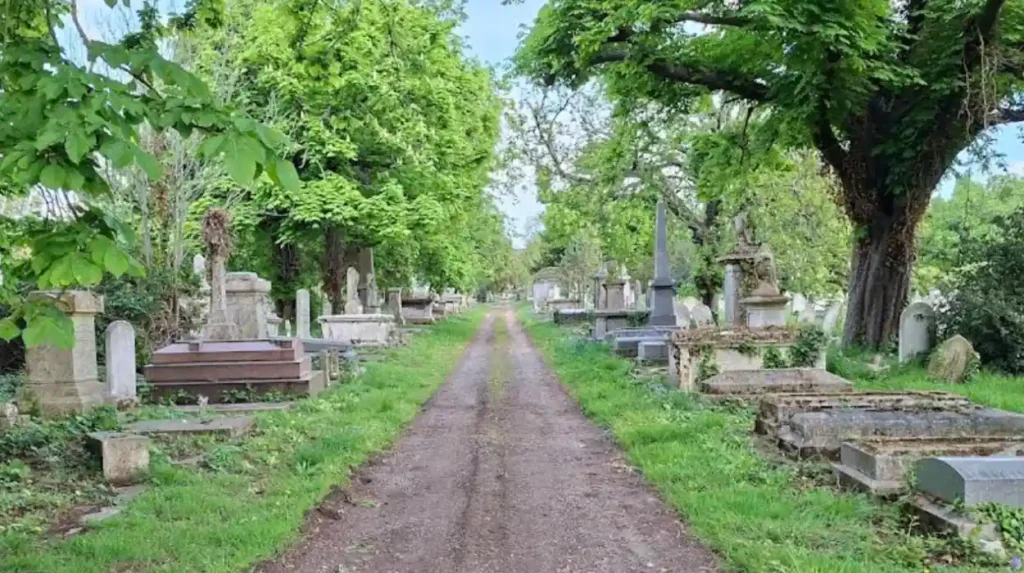 What is Kensal Green and why visit it for a weekend itinerary?