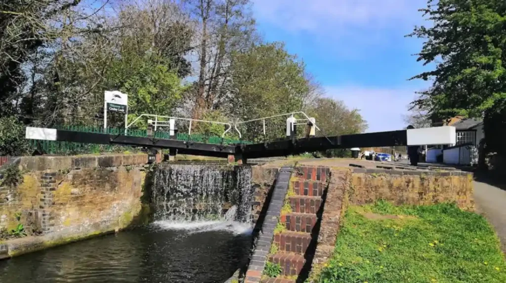 What practical tips should walkers know for this canal route?