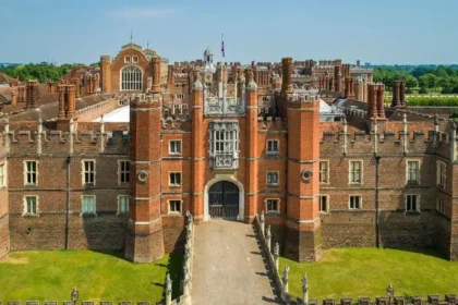 Tourist Attractions in West London Kew, Richmond and Hampton Court