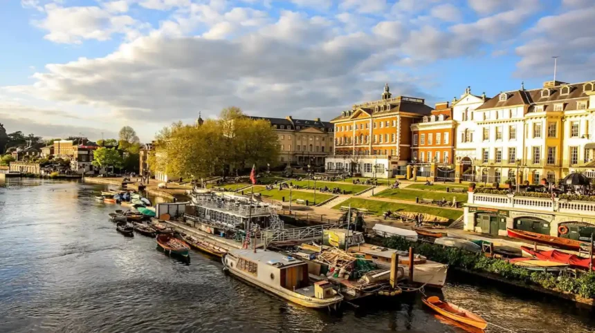 Best Waterfront Photography Spots in West London