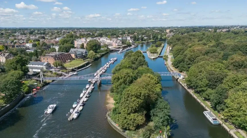 Locks and Weirs in West London_ Thames and Canal Guide